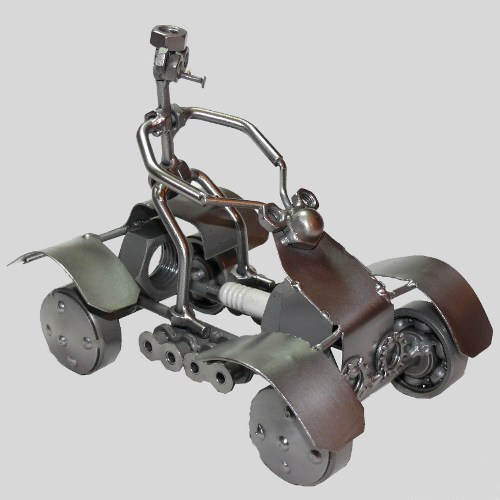 Schraubenmännchen Mann auf Quad Bild 1